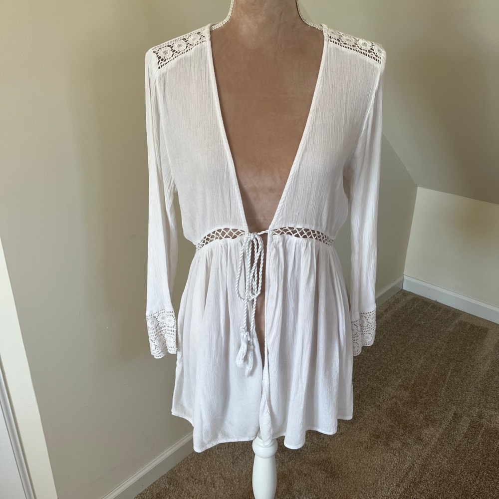 White Swimsuit Beach Coverup Women’s Size Medium Crochet Long Sleeve Tassel Tie